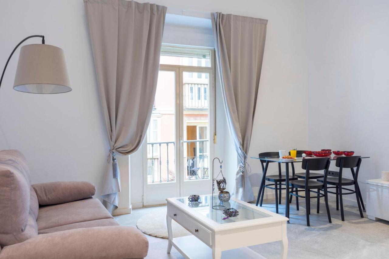 Acogedor Apartamento En Pleno Centro De Malaga By Sharingcoアパートメント エクステリア 写真