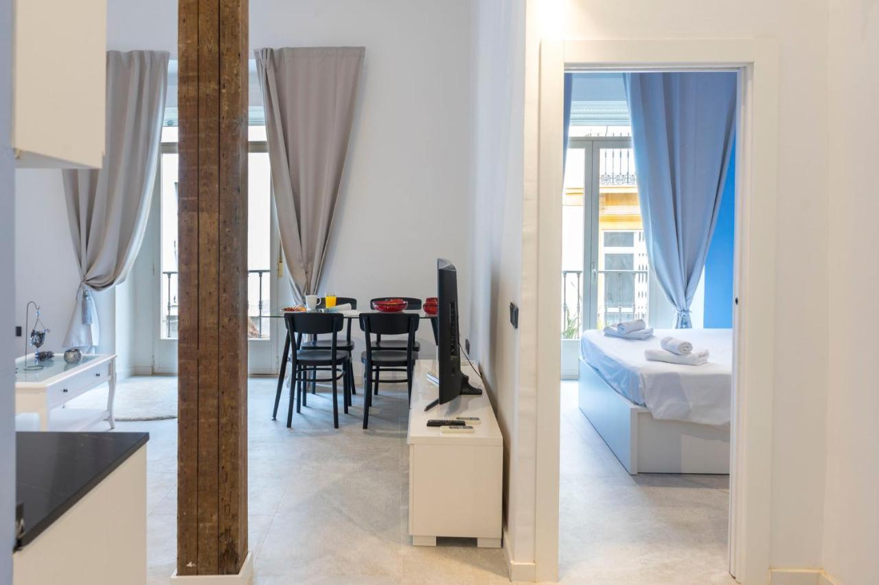 Acogedor Apartamento En Pleno Centro De Malaga By Sharingcoアパートメント エクステリア 写真