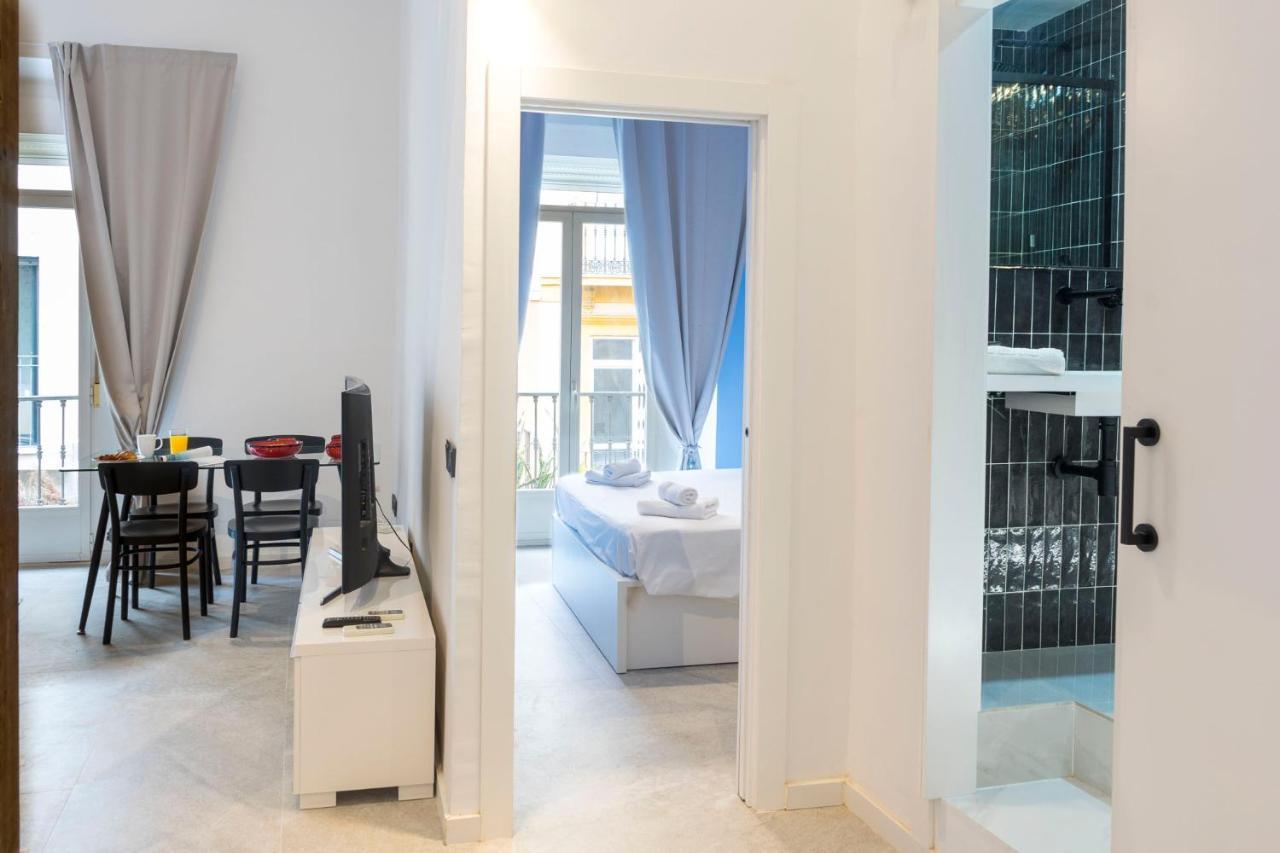 Acogedor Apartamento En Pleno Centro De Malaga By Sharingcoアパートメント エクステリア 写真